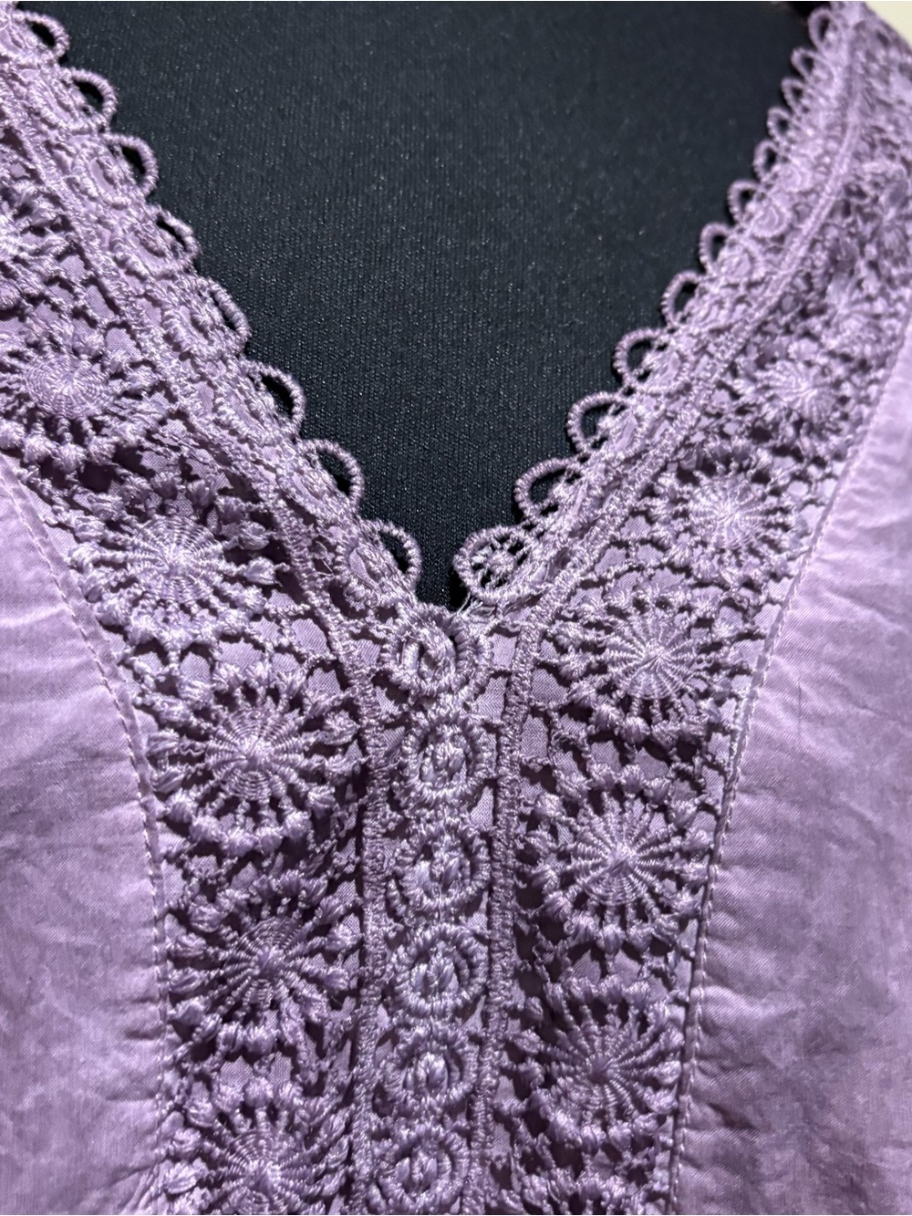 Indigo thread co Women's Lavender Crochet-Trim V-Neck Tunic size L - Picture 6 of 11